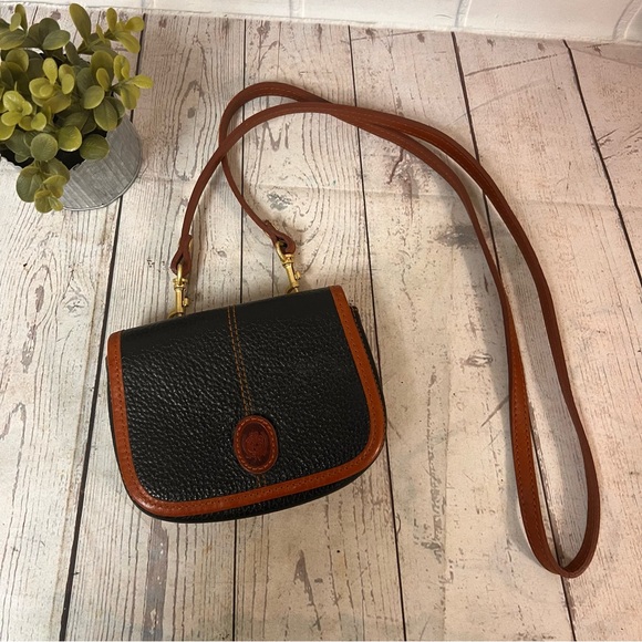 Liz Claiborne Handbags - Vintage Mini Leather Saddle Crossbody Purse Liz Claiborne Brwn Black Pebbled